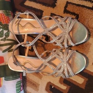 Nina silver strapy heels. 8.5